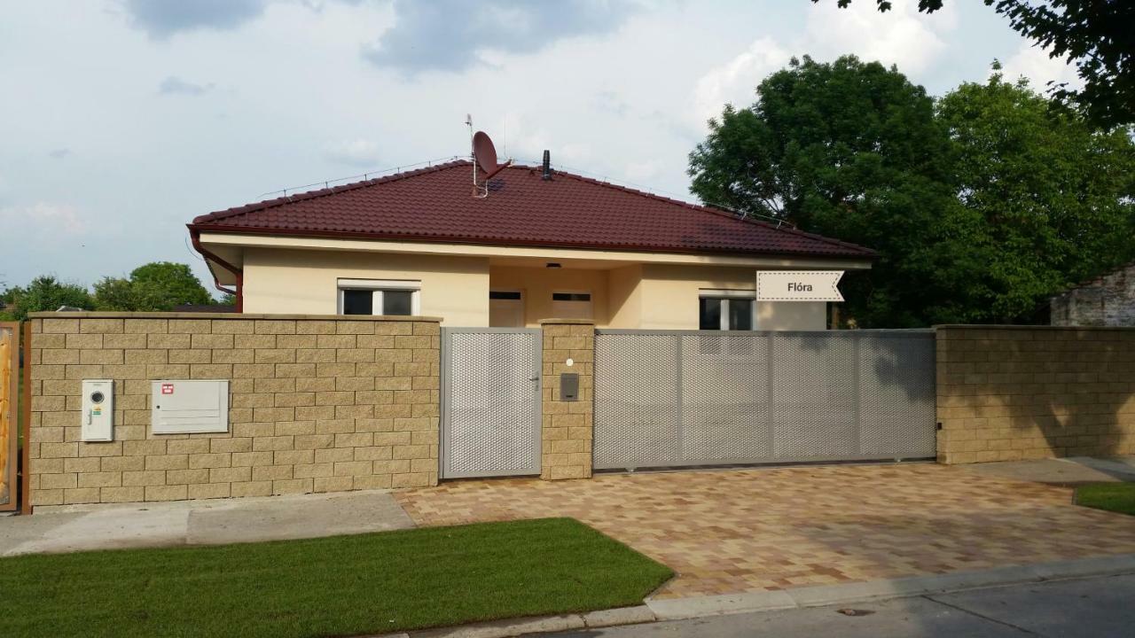 Rekreacny Dom Flora Villa Veľký Meder Bagian luar foto